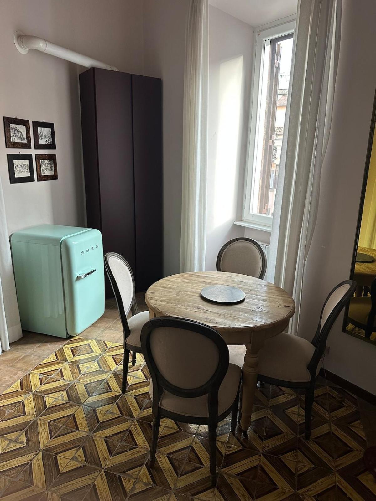 Luxury House Empire 96 Rom